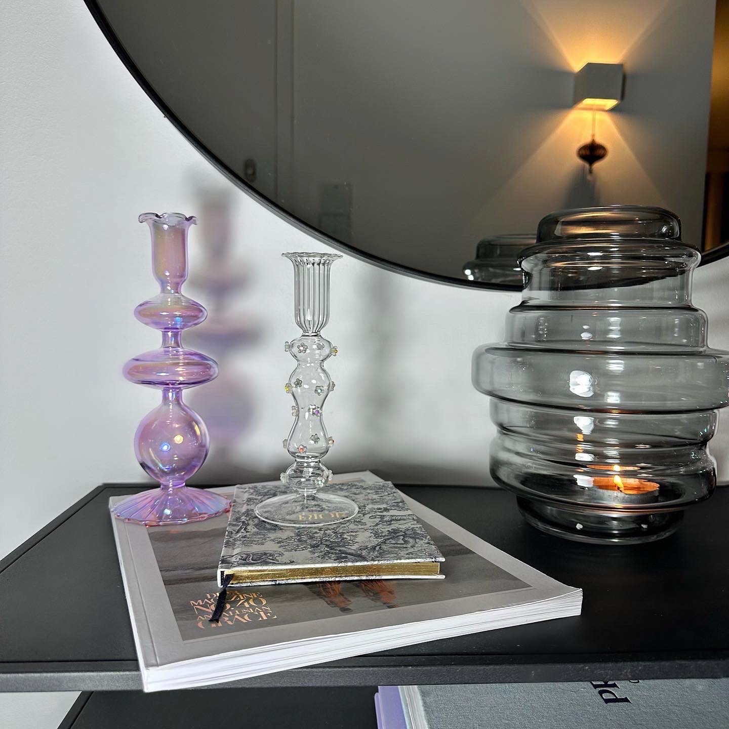Ravie candlestick in transparent with flower details